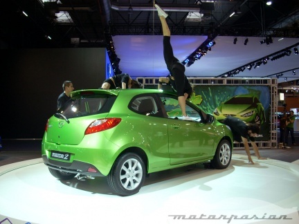 Mazda presenta el Mazda2 3p, junto a la gama Mazda6 y el concept Taiki