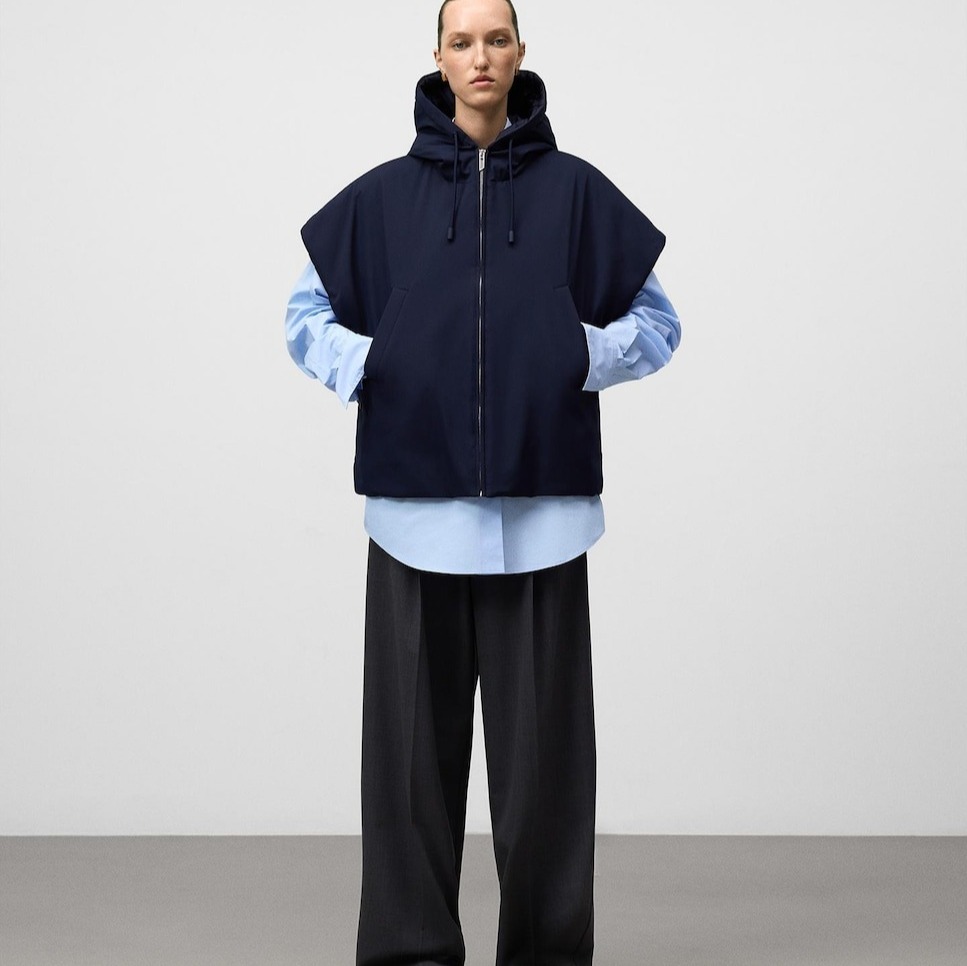 Adolfo Dominguez
Chaleco de abrigo de mujer acolchado con capucha