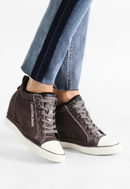 Zapatillas Calvin Klein rebajadas un 40%, ahora por sólo 59,95 euros y los gastos de envío gratuito
