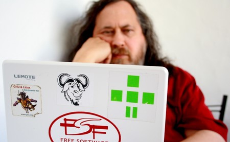 Richard Stallman dimite del MIT y la Free Software Foundation  tras sus declaraciones sobre asalto sexual y pornografía infantil