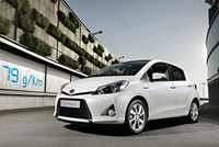 El Toyota Yaris híbrido costará 15.900 euros, un órdago contra Honda