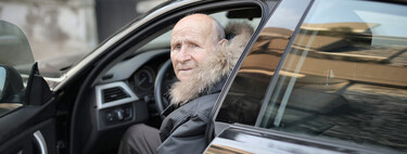 La DGT no prohíbe a los mayores seguir conduciendo a partir de cierta edad, pero hay un momento en el que los expertos recomiendan dejar de hacerlo