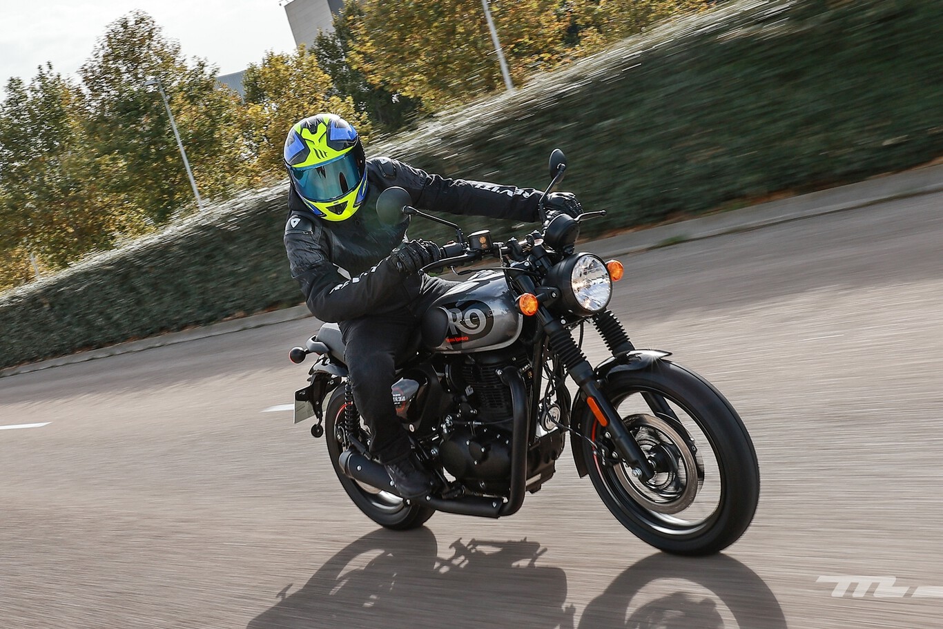 Probamos la Royal Enfield HNTR 350: una moto asequible para el carnet A2 con más rollazo que prestaciones