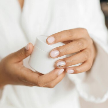 La crema Nivea y el aceite de oliva son el remedio casero para rejuvenecer la piel y suavizar las arrugas