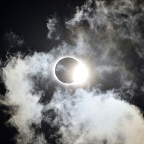 La AEMET advierte del obstáculo que podría arruinar tus planes para ver el eclipse solar del 12 de agosto y que te ayudara a elegir mejor dónde verlo 