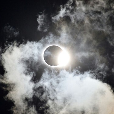 La AEMET advierte del obstáculo que podría arruinar tus planes para ver el eclipse solar del 12 de agosto y que te ayudara a elegir mejor dónde verlo 