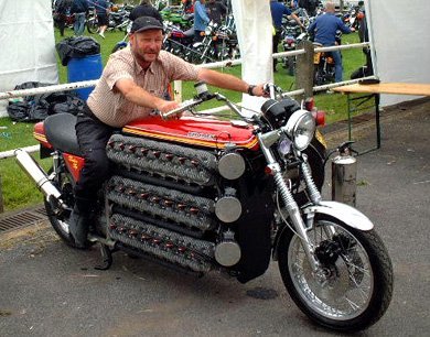 Premio a la ingeniería, moto de 48 cilindros
