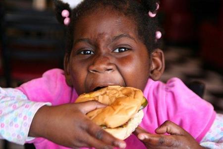 Mujeres antes de tiempo: pubertad precoz en niñas obesas