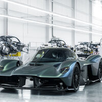 Se compró un Aston Martin de 59 millones de pesos y demandó a la marca: su motor V12 es tan ruidoso que no lo deja ni escuchar ambulancias  