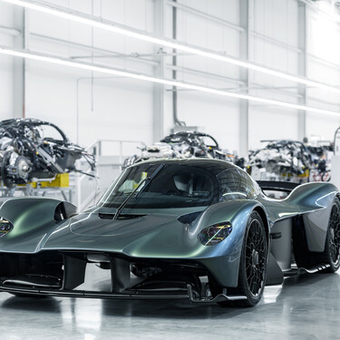 Se compró un Aston Martin de 59 millones de pesos y demandó a la marca: su motor V12 es tan ruidoso que no lo deja ni escuchar ambulancias  