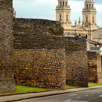 La única muralla romana del mundo que se conserva completa está en España, es Patrimonio de la Humanidad y comparte lazos con la Gran Muralla China