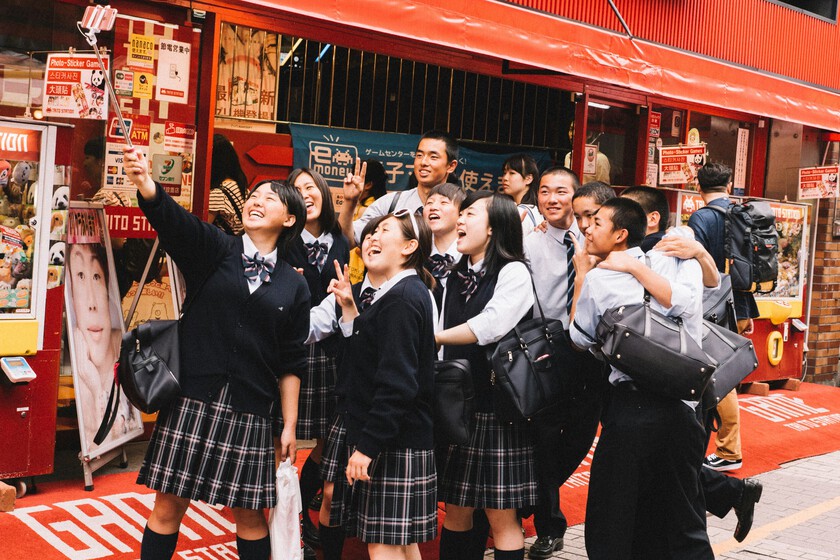 La generación Z de Japón aprovecha la crisis de mano de obra: quieren peinarse y vestirse sin normas y las empresas ya se lo permiten