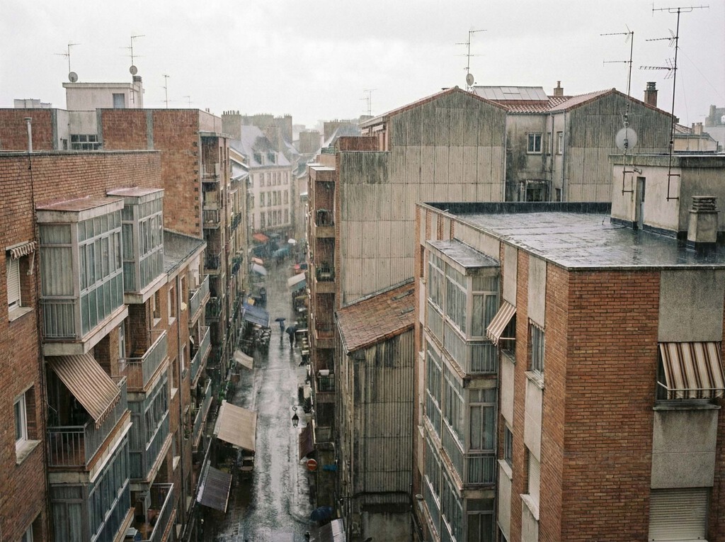 Este invento quiere ser la alternativa a la solar y la eólica: se coloca en los tejados y transforma las gotas de lluvia en electricidad