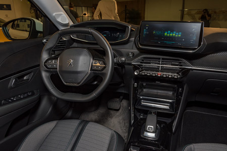 Peugeot e-208 2019 interior