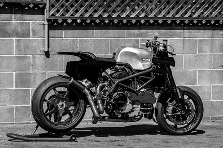 ¡Brutal! Así es la Ducati Hypermotard con 200 cv que Deus está preparando para la Pikes Peak de 2018
