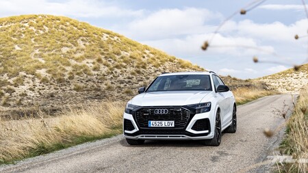 Probamos el Audi RS Q8: un masivo SUV de 600 CV con mucha patada, demasiado negro piano y etiqueta ECO
