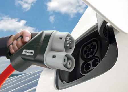 BMW, Volkswagen, Daimler y Ford trabajan ya para estrenar 400 puntos de recarga a 350 kW
