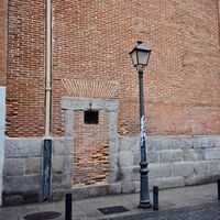 Es imposible imaginar la belleza que esconde esta iglesia de Madrid al pasar por delante. Hay que entrar