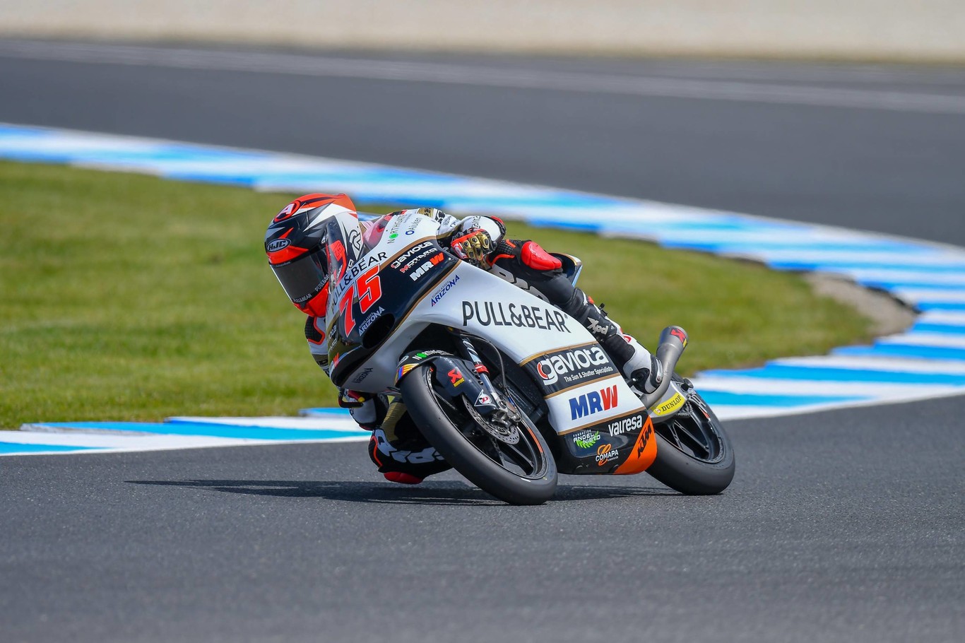 Albert Arenas gana en Australia, Marco Bezzecchi cae y Jorge Martín afianza su liderato de Moto3
