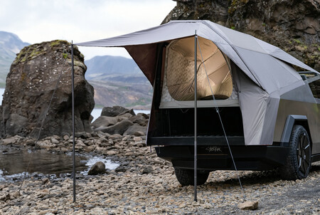 Tesla Cybertruck Basecamp