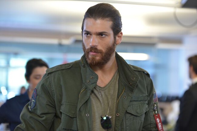 Can Yaman, sobre su juventud: "Un aspecto de mi personalidad era que estudiaba mucho y no era muy sociable"