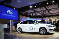 Ford presenta el Focus ECOnetic y eléctrico de 2010