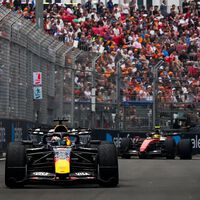 Max Verstappen le quita la pole a Charles Leclerc por media décima y Fernando Alonso tendrá que cambiar de motor 