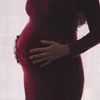 Estoy embarazada y mi barriga se pone dura, ¿a qué se debe en cada trimestre?