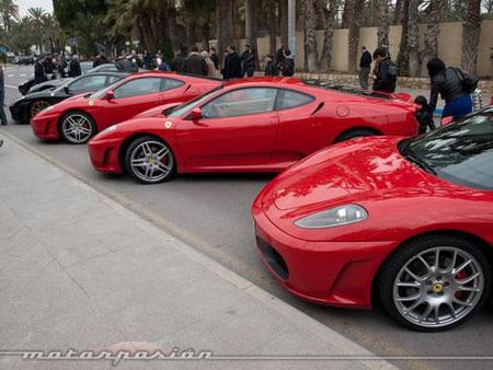Reunión de Ferraris en Elche