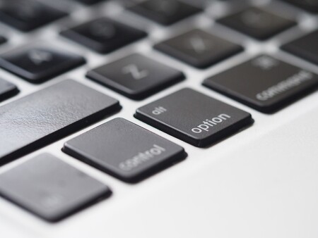 Con macOS 11.3 podremos emular mandos de juegos con el teclado del Mac para interactuar mejor con las apps que necesitan uno