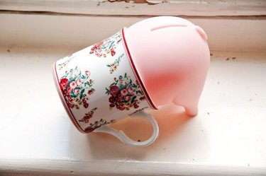 La hucha cerdito más original personalizada con objetos de tu vida cotidiana 