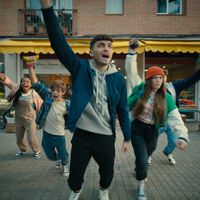 Los niños comen cada vez menos fruta. Plátano de Canarias y Pedri quieren que esto cambie y los invitan a luchar contra la obesidad infantil  