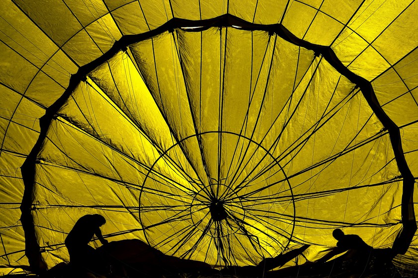 Que muchos CEOs tengan indemnizaciones millonarias pese a ser despedidos tiene un nombre: golden parachute o paracaídas dorado