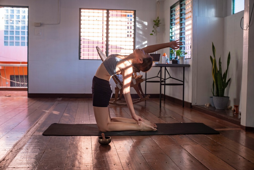 Pierde peso entrenando en casa sin material con esta rutina exprés y eficaz de fuerza y cardio 