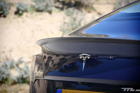 Trump concede un salvoconducto a Tesla para que compre más barato el aluminio japonés que necesita