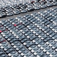 Tesla da un giro de 180 grados a su estrategia: de vender a rentar autos para dar salida a su exceso de inventario que se acumula en los concesionarios