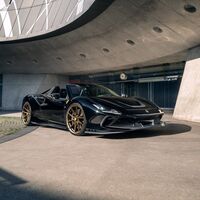 Este oscuro objeto de deseo es un imponente Ferrari F8 Spider Novitec con más de 800 CV y va repleto de fibra de carbono