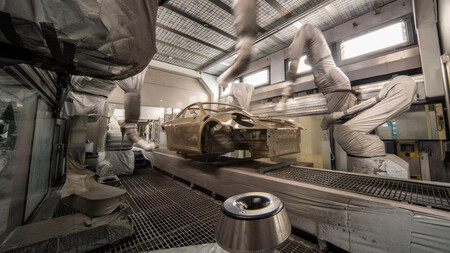 Paint_To_Sample_Gold_992_GT3_Production_Line