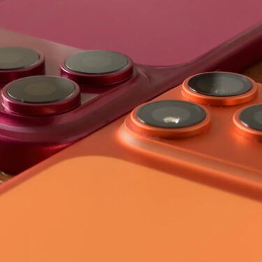 El módulo de cámaras del iPhone 18 Pro va a ser mastodóntico: así luce frente al 17 Pro sobre la mesa 
