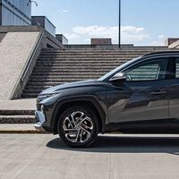 Práctica camioneta híbrida y con mucho equipamiento en México. Tiene 7 años de garantía y rinde hasta 1,133 km por tanque 