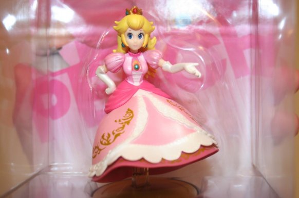 El Amiibo de Peach sin piernas vendido por más de 25.000 dólares en eBay