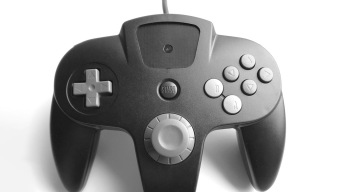 Aparecen nuevas fotos del prototipo del mando de Nintendo 64 que muestras curiosas modificaciones