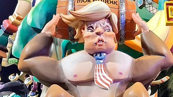 Super Muro Bros.: Mario, Donkey Kong y Trump protagonistas en las fallas de Valencia