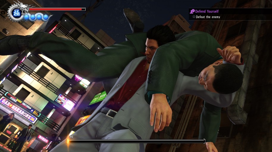 Durante los combates podremos usar todo tipo de objetos para dar su merecido a los rivales, ya sean gamberros, mafiosos, etc.