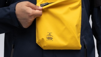 El abrigo inspirado en Death Stranding se agota en unas horas a pesar de su elevado precio