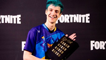 Impresionantes Xbox personalizadas para una subasta benéfica