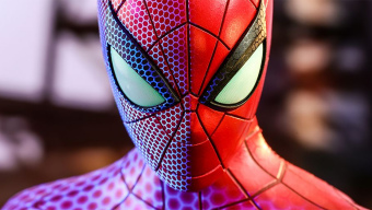 El Spider-Man de PS4 recibe una impresionante figura Hot Toys con efectos de iluminación en el traje