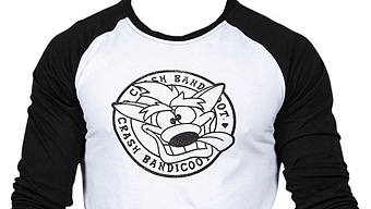 Crash Bandicoot se pasa a camisetas, llaveros y carteras en junio