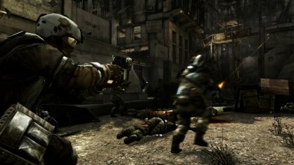 Ya sabemos que habrá un modo de juego de asesinar al VIP, otro de capturar la bandera, un deathmatch, etcétera. Un detalle muy curioso de Killzone 2 será la posibilidad de mezclar modos de juego, por ejemplo, con partidas con una ronda de cada uno. 