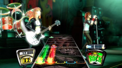 Si fruto de la pasión rockera estrellas tu guitarra contra el suelo y decides estrenar otra, te gustará saber que puedes adquirir una guitarra inalámbrica totalmente compatible con Xbox 360 y PS2.